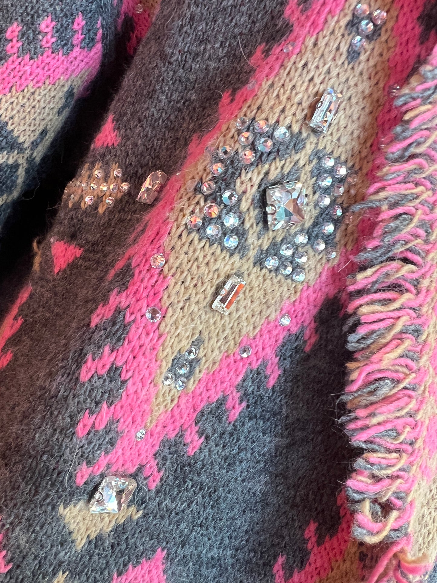 Colour market cardigan jacquard con cinta fucsia strass e frange grigio e fucsia