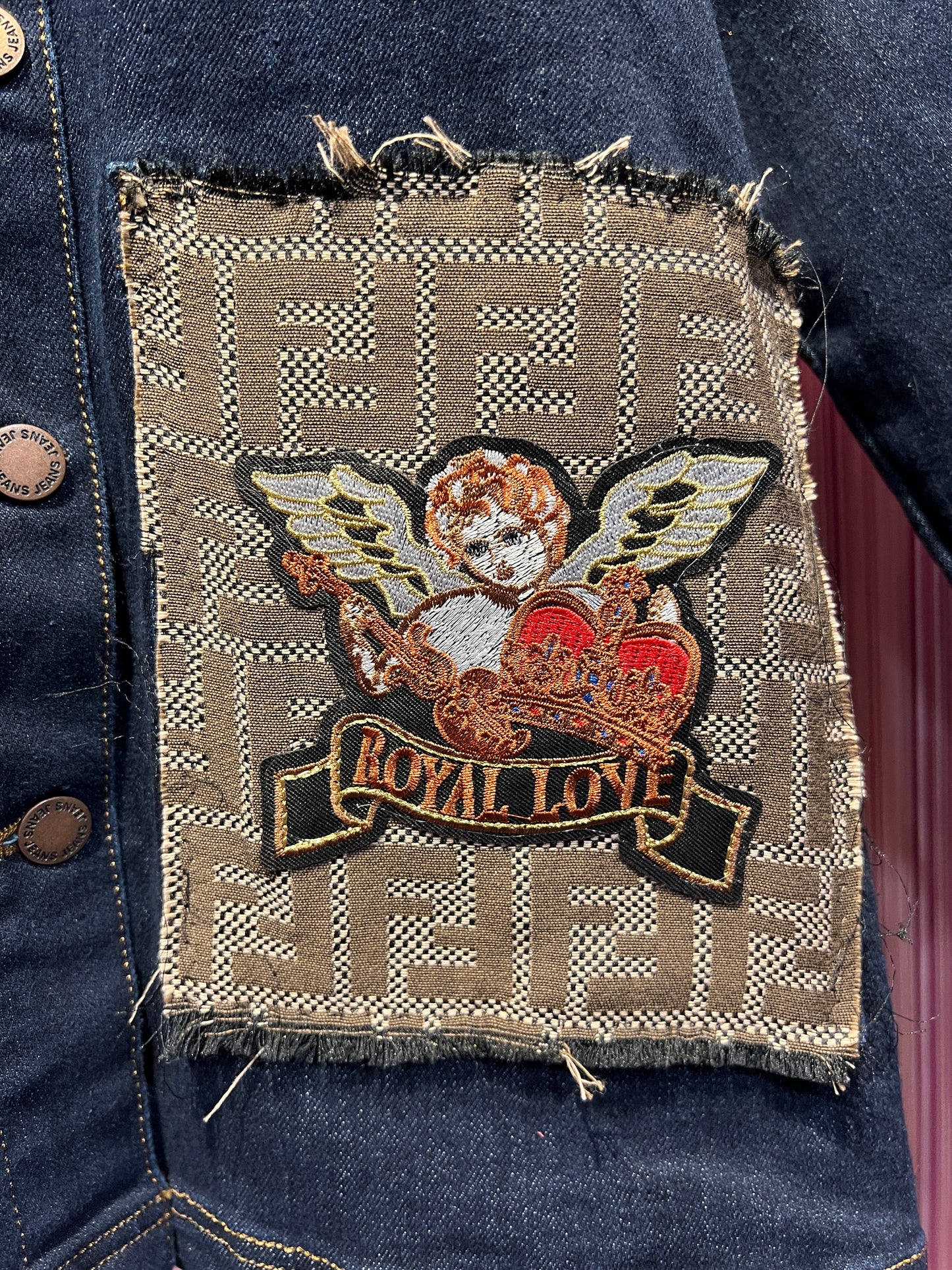 ABpink 🩷 giacca denim con cintura patch royal love e fiore perline