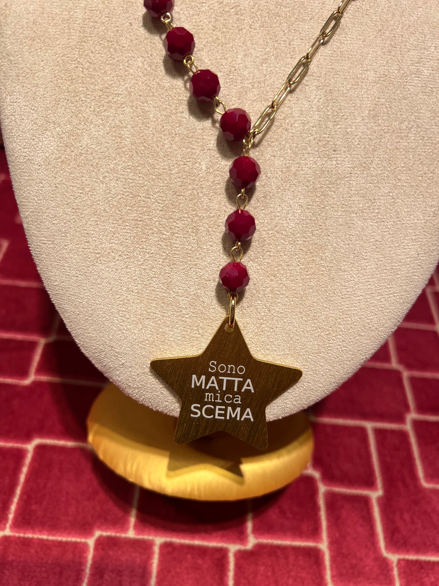 Almala Femme rouge collana stella scritta bordeaux e oro Star