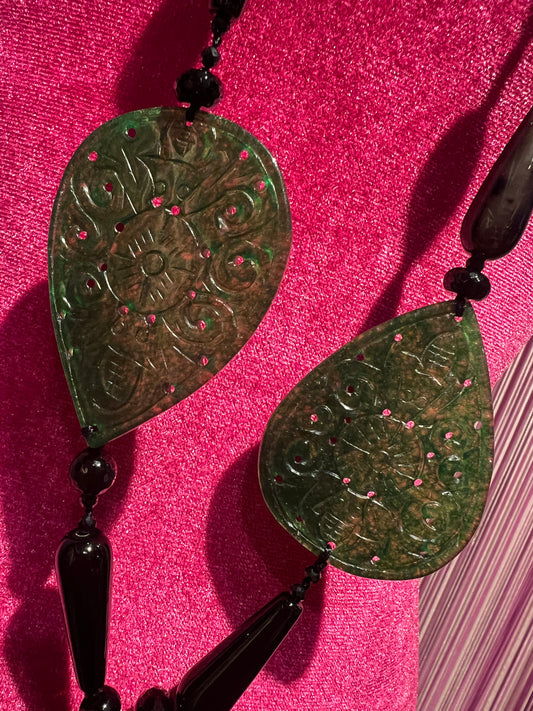 Collana pietre dure nere ed elementi verdi intarsiati