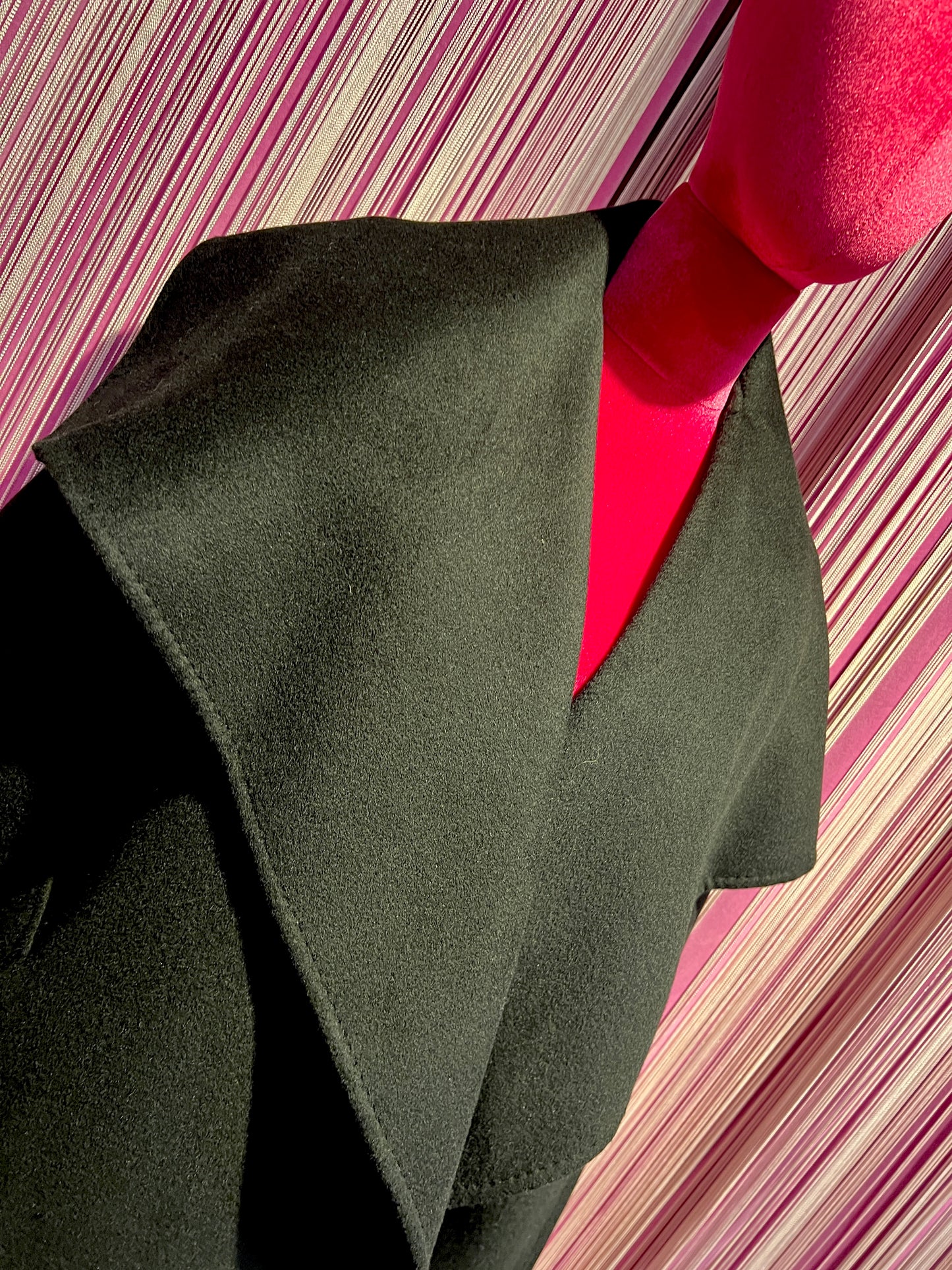 The room cappotto con collo sciallato nero