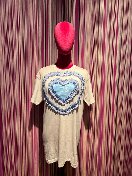Gina Gorgeous t shirt con applicazione cuore celeste con scritta e volant Talli