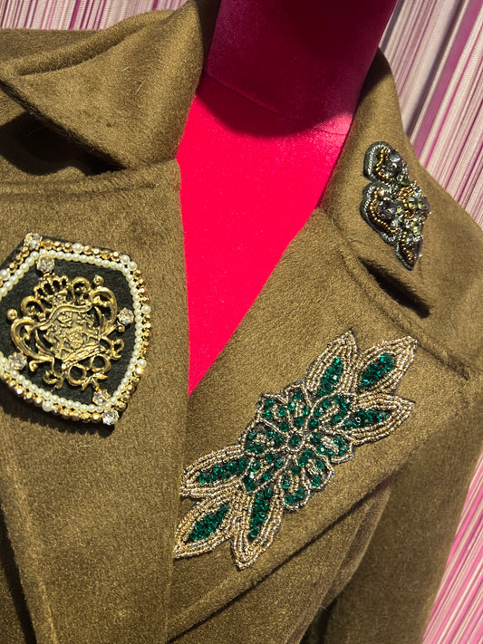 ABpink 🩷cappotto doppiopetto cioccolato patch teddy , perline e tessuto GG