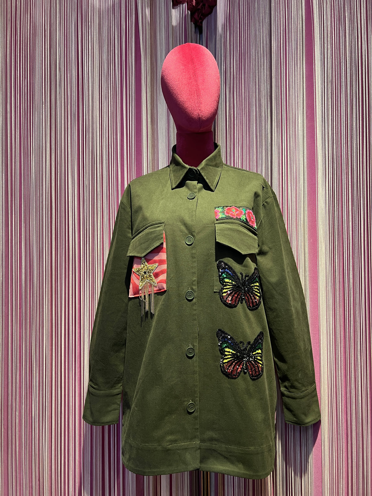 ABpink🩷 giacca Charlotte verde militare  con patch farfalle sul retro due tigri fucsia vestibilita’ 40/48
