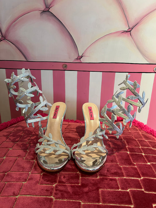 Sandalo grigio e argento con micro strass design a spirale con foglie