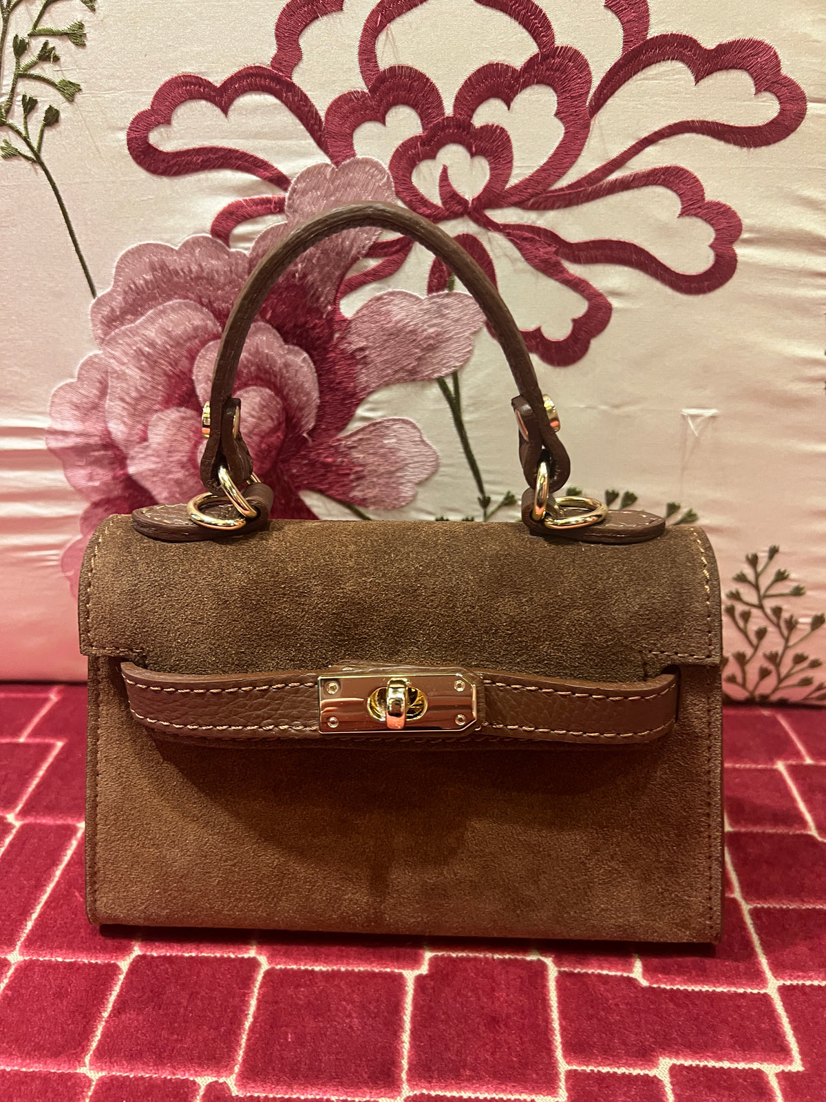 Borsa a mano in pelle scamosciata cioccolato con tracolla