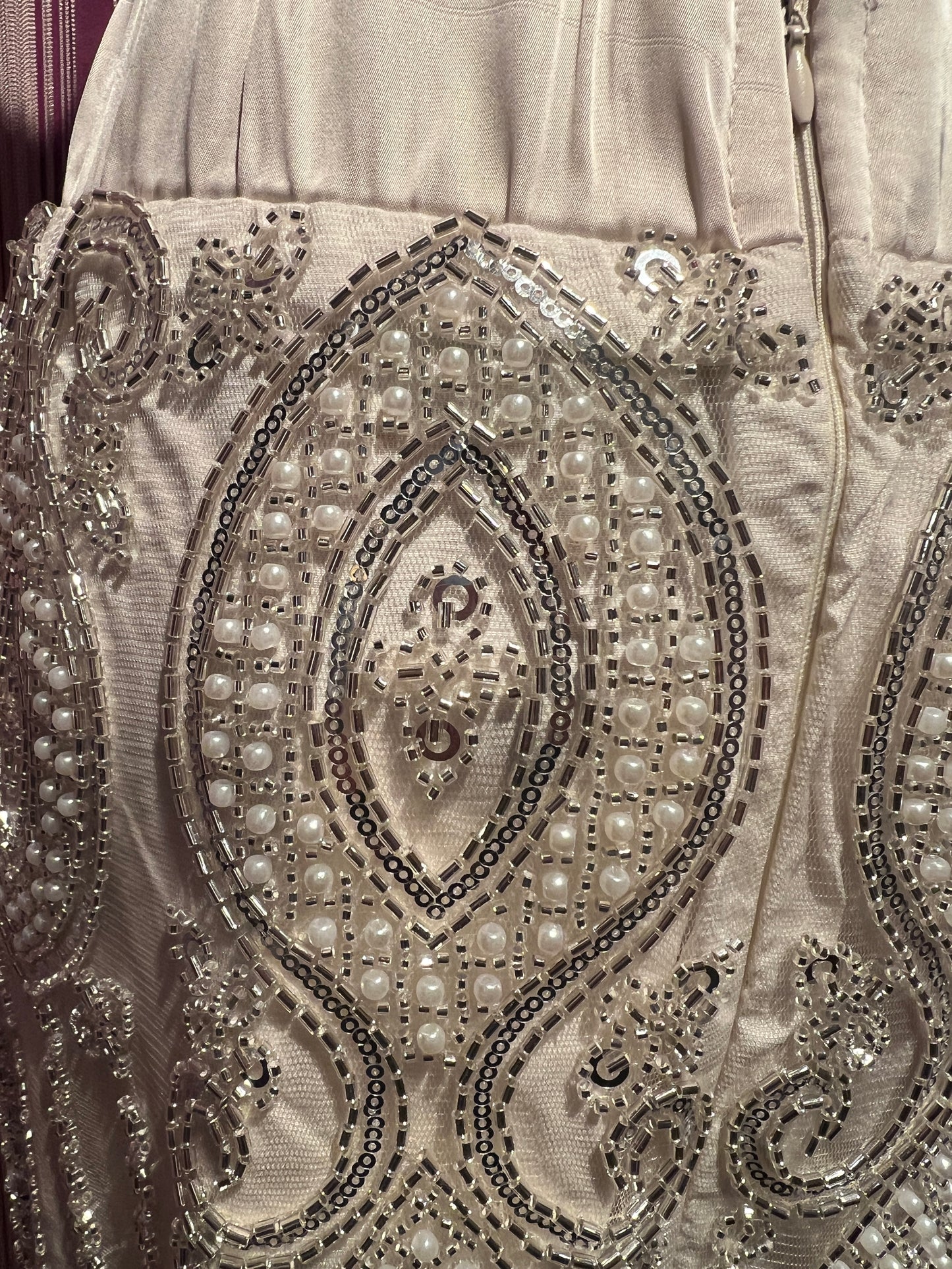 Front street gonna ricamata paillettes e perle panna