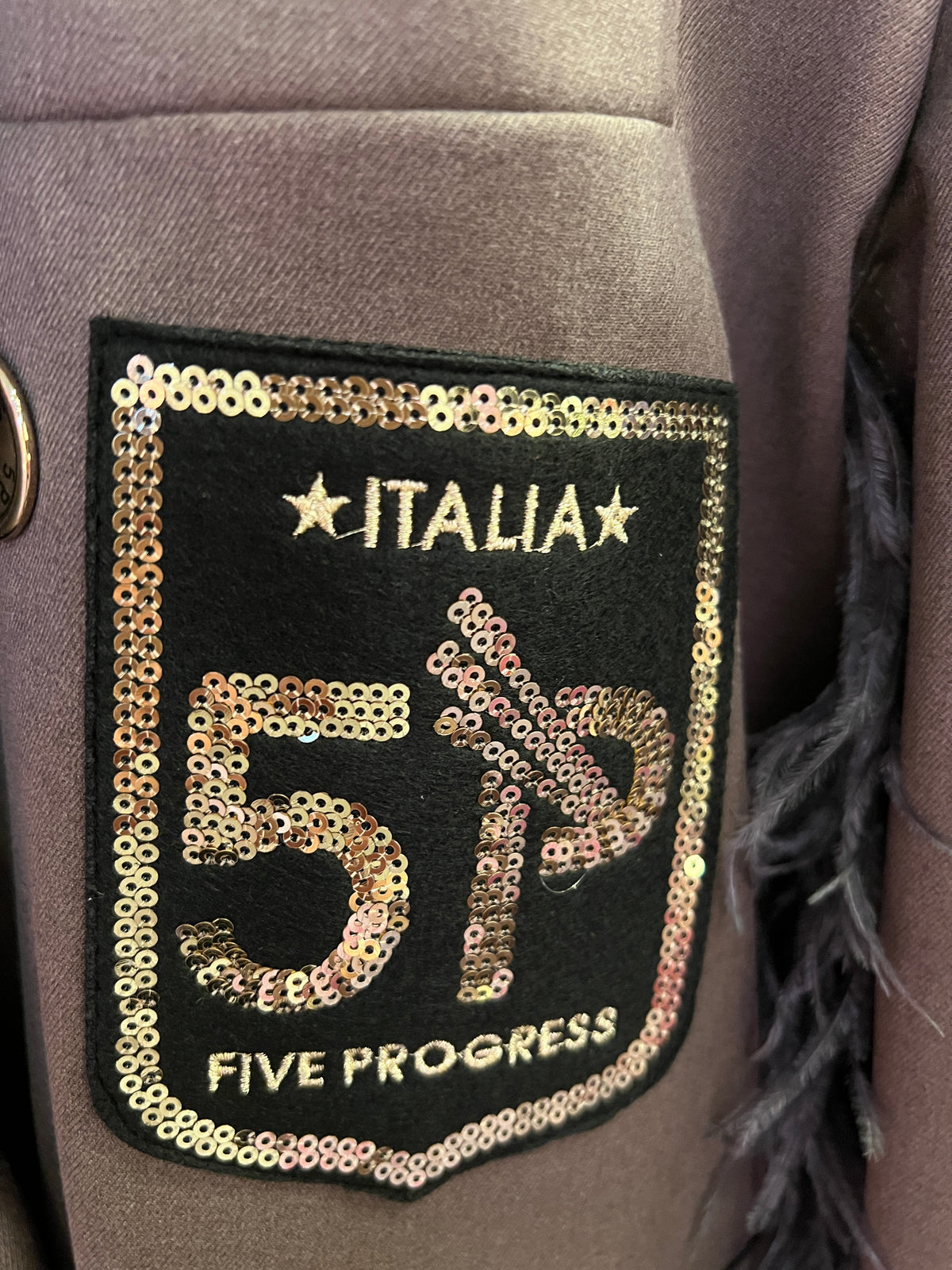 5 Progress giacca doppiopetto  con maniche a kimono con marabou patch sul dietro