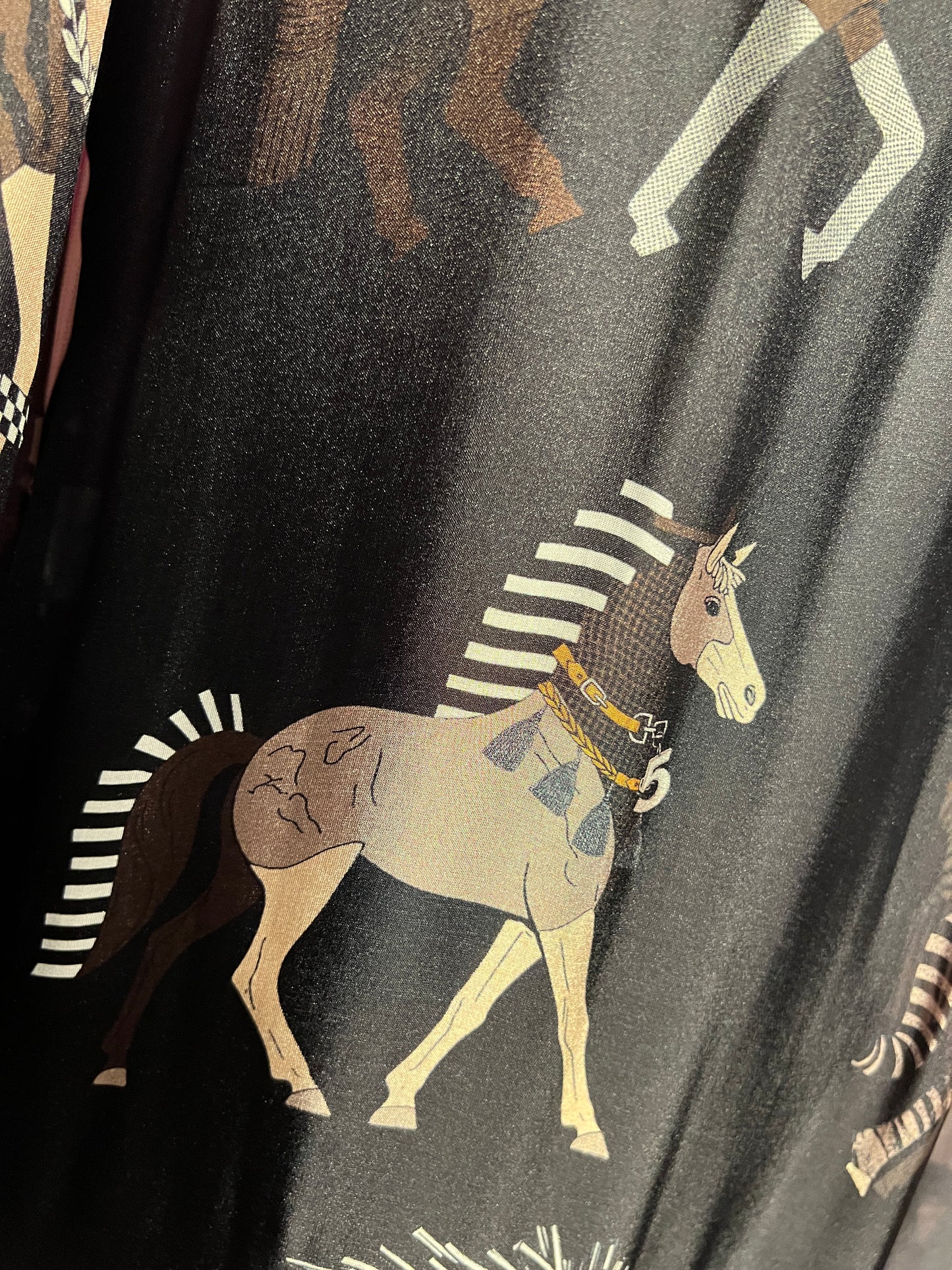 5 Progress abito lungo fantasia con cavalli fondo marrone