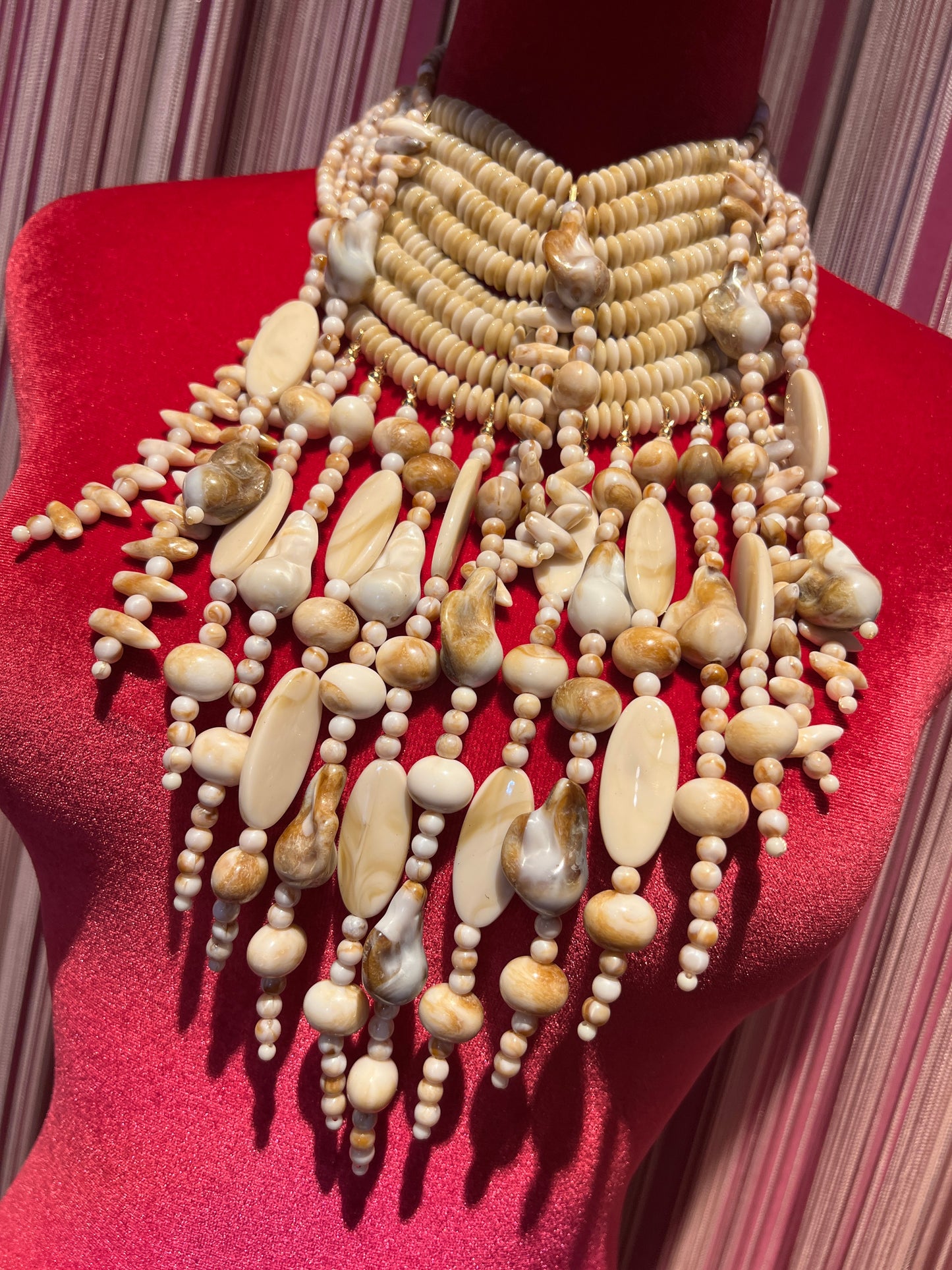 Choker pietre beige e panna