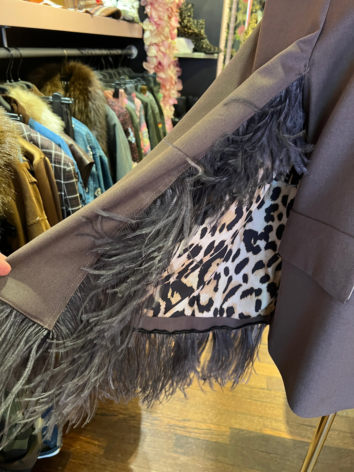 5 Progress giacca doppiopetto  con maniche a kimono con marabou patch sul dietro
