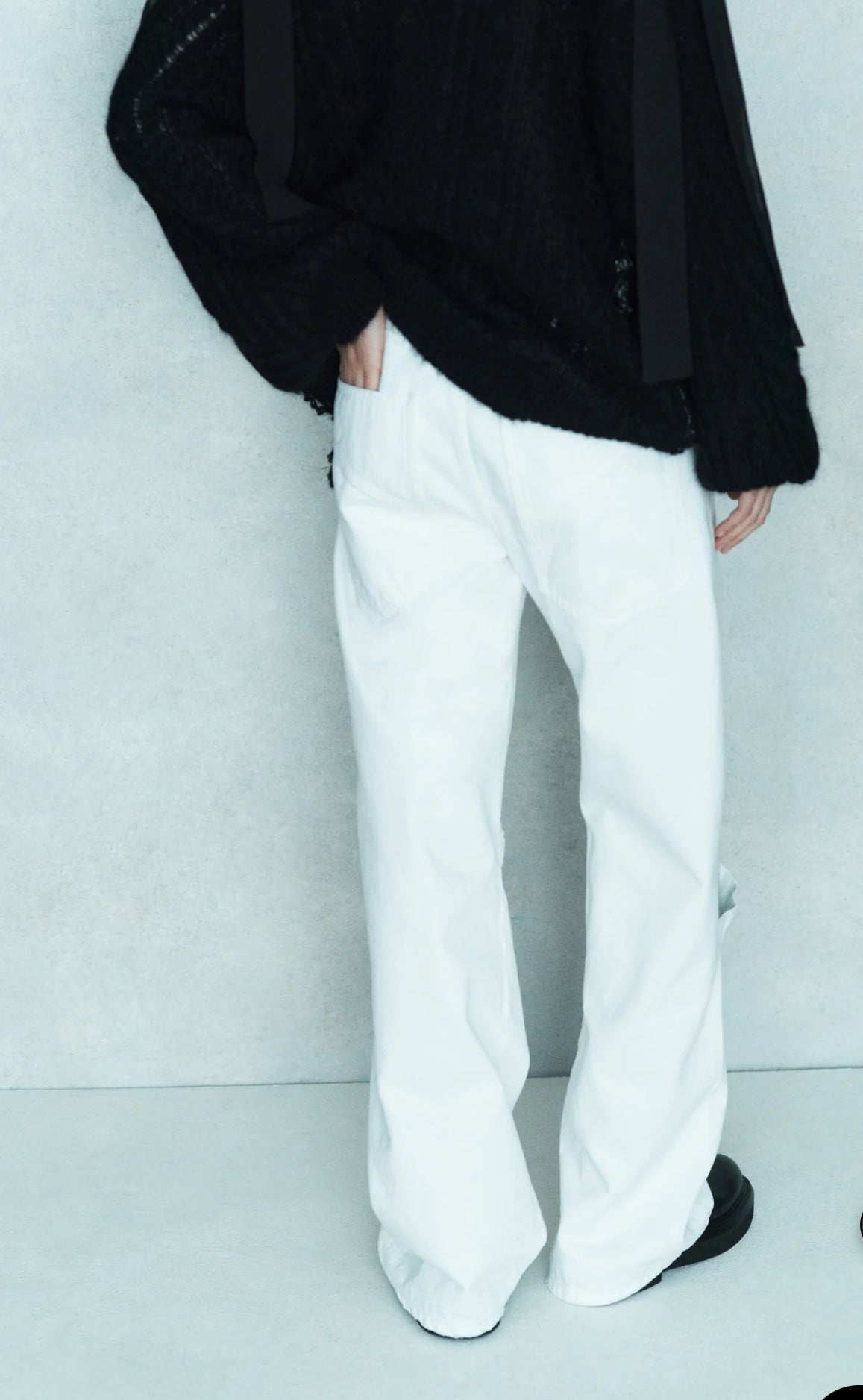 Circus Hotel pantalone in denim gamba larga , dettaglio ginocchiere con rete strass
