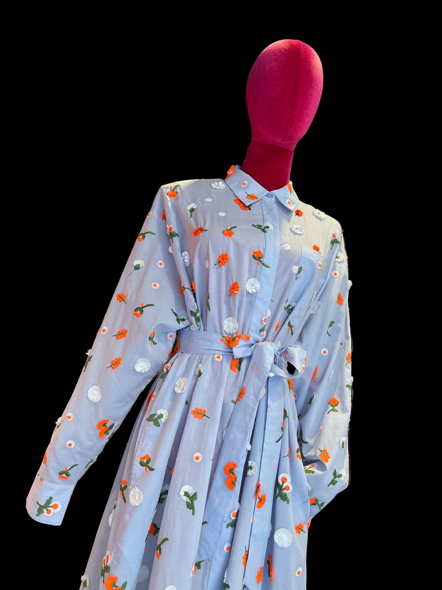 Essentiel antwerp abito chemisier celeste con decorazioni floreali in paillettes strass e perline arancione verdi