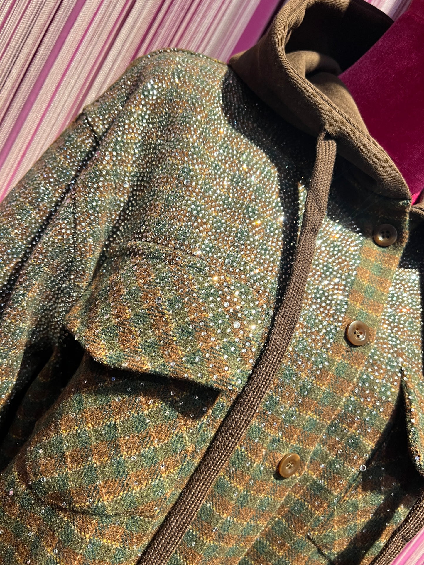 The room camicia giubbotto con cappuccio ,fantasia quadri e cristalli