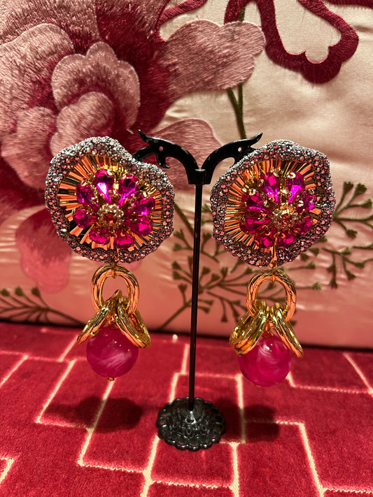 Orecchini con clips fiore cristalli e pendente fucsia