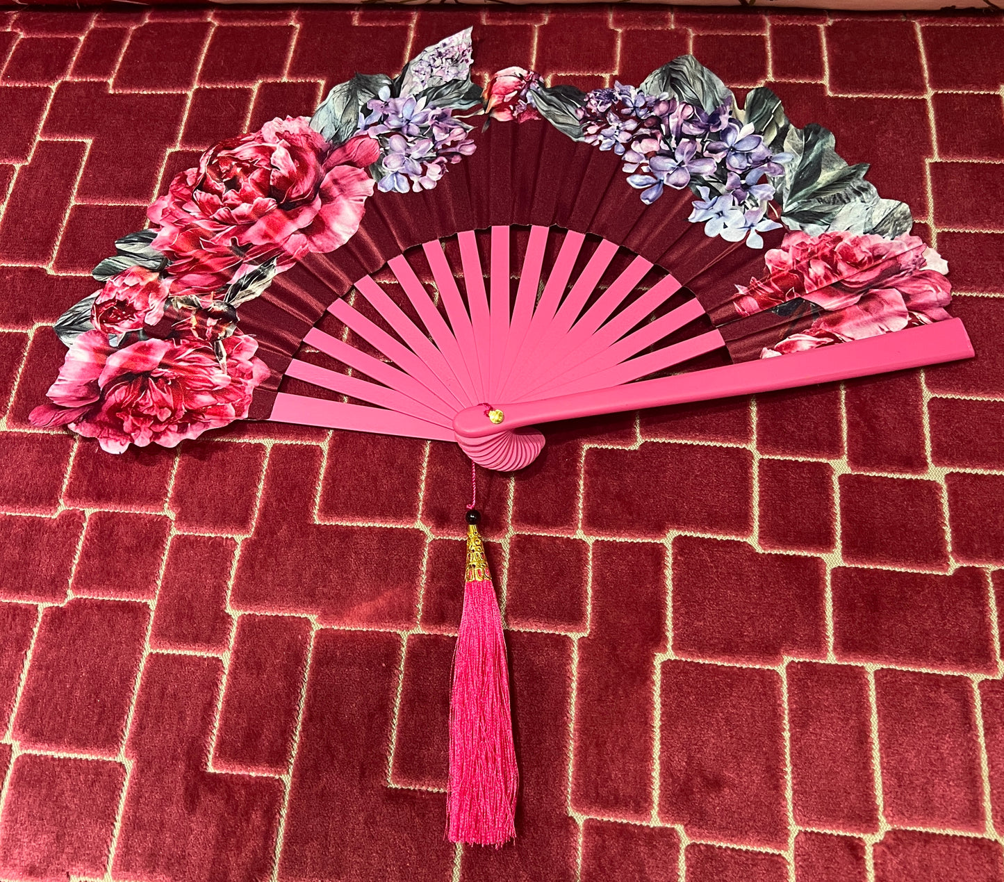 Ventaglio fucsia con disegno floreale