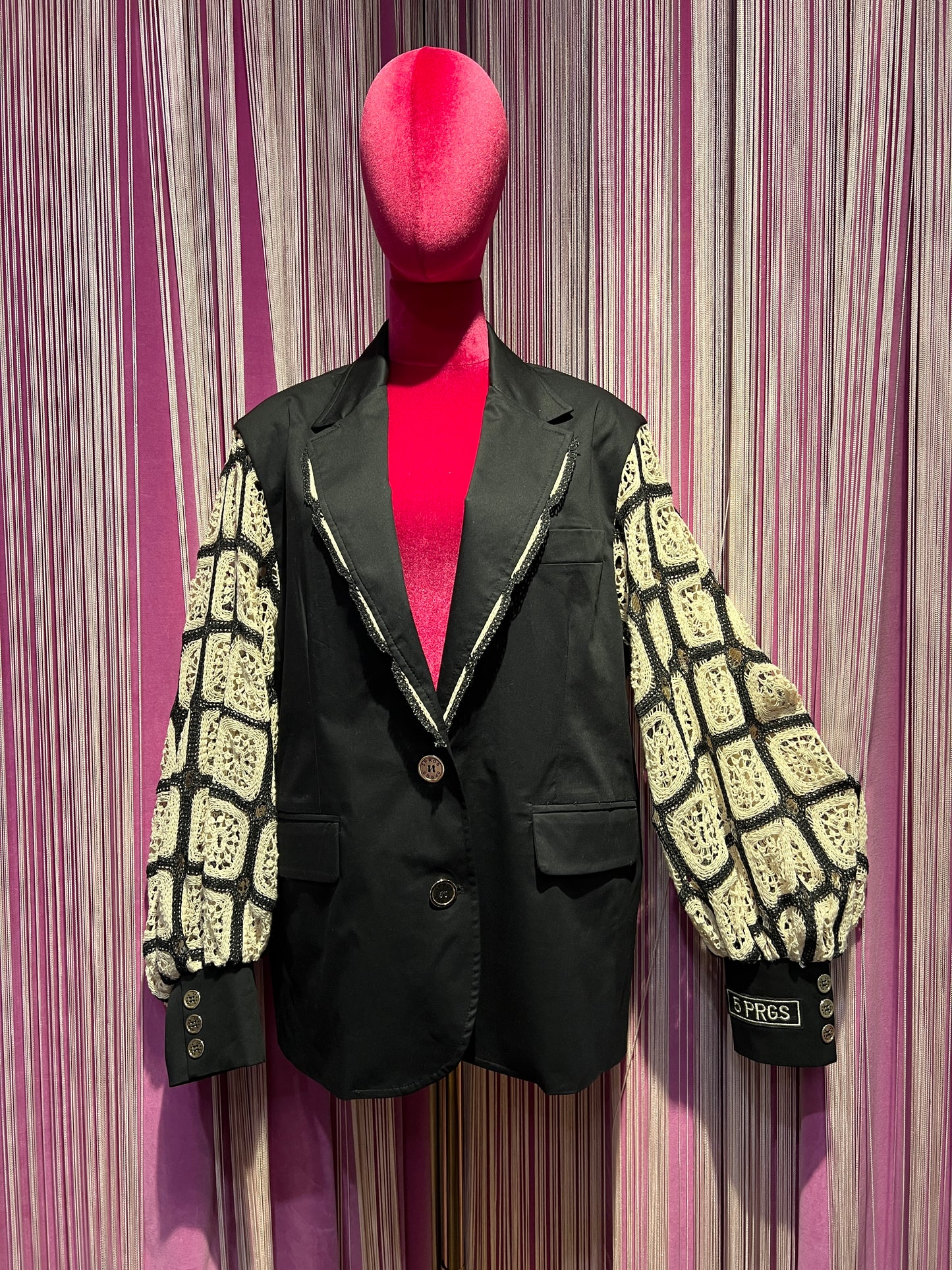 5 Progress giacca in cotone nera con maniche in crochet avorio e nero