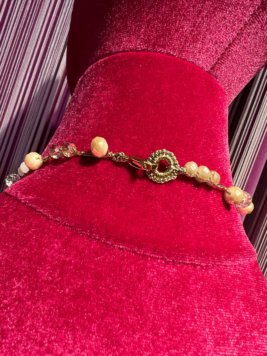 Collana perle vetro rosa nude / bianco con filo all’uncinetto