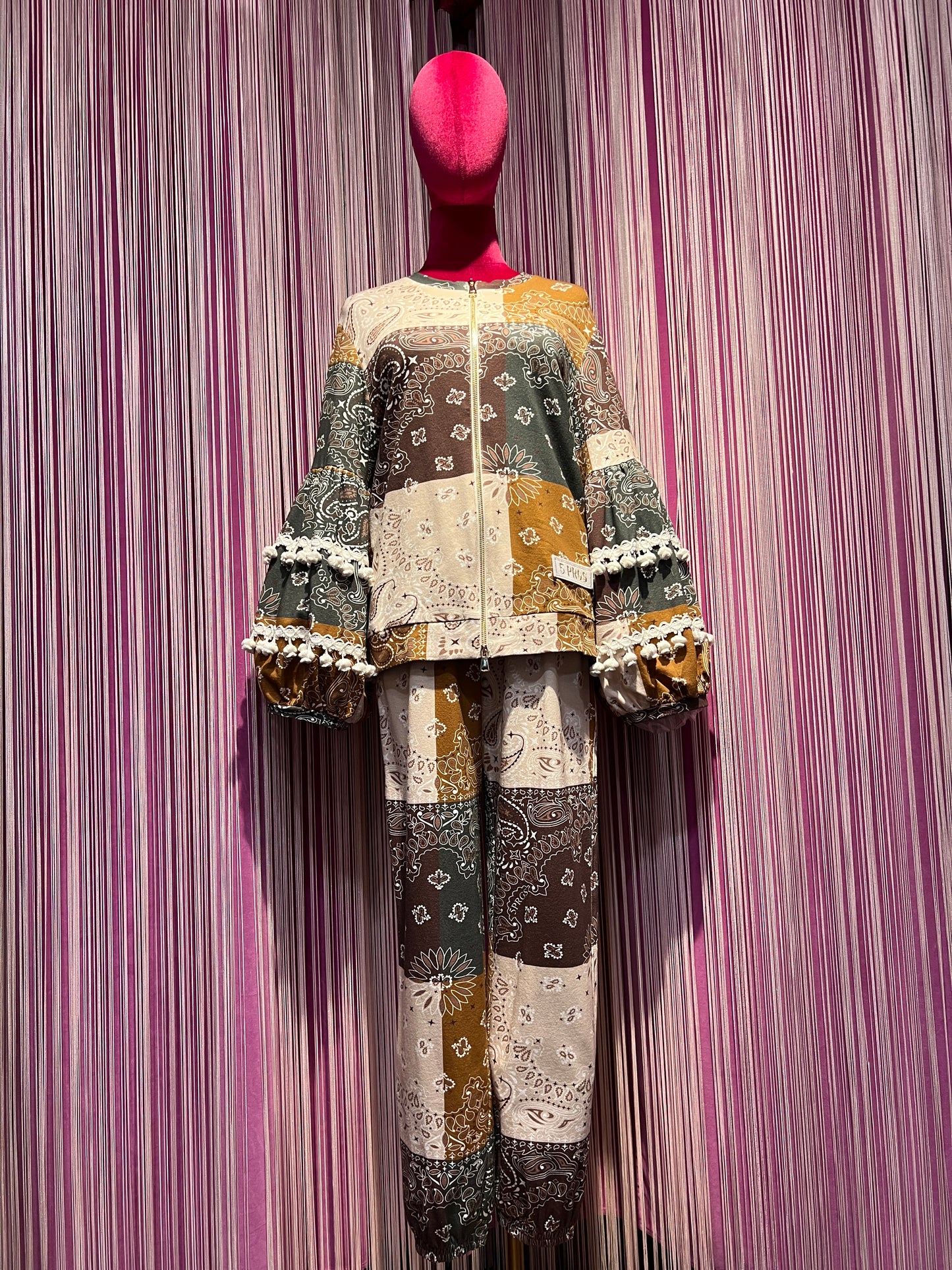 5 Progress completo fantasia bandana in felpa giacchino con zip , maniche balloon decorazioni pon pon , pantalone jogging con elastico in vita