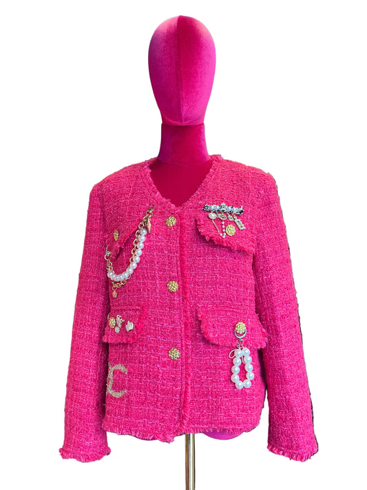 ABpink🩷 giacca in tweed boucle’ rosa fucsia con applicazioni perle e spille
