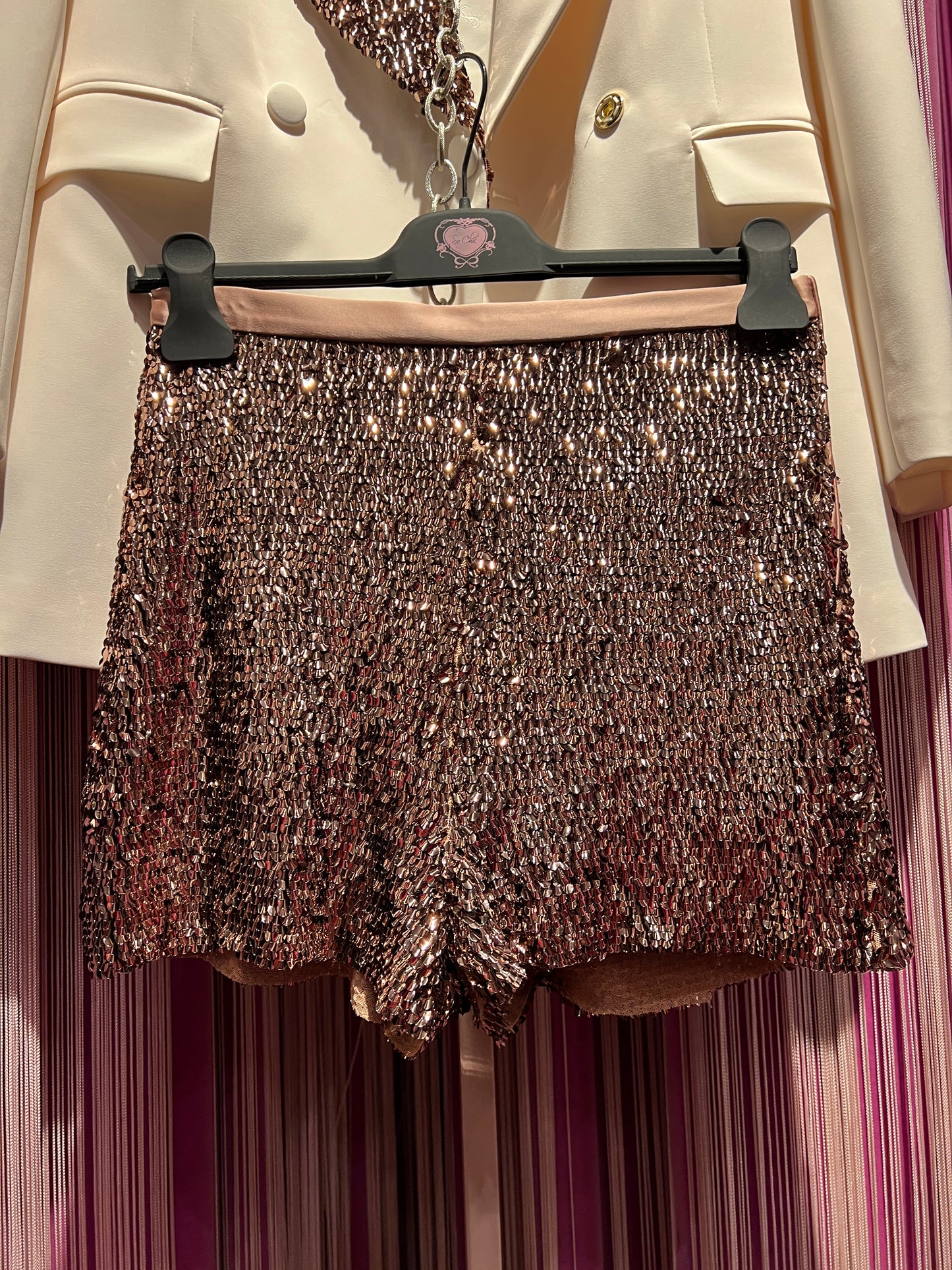 Silence Limited completo giacca doppio petto con bavero paillettes e short paillettes