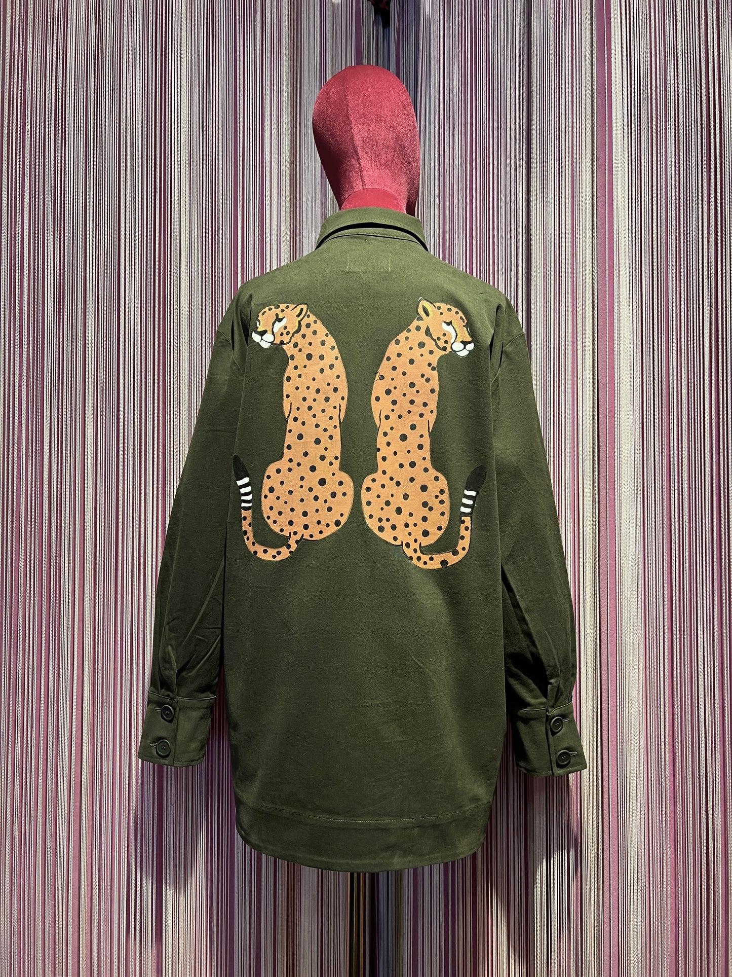 ABpink🩷 giacca Charlotte verde militare patch stelle con due pantere sul retro arancio e nere vestibilita’ 40/48