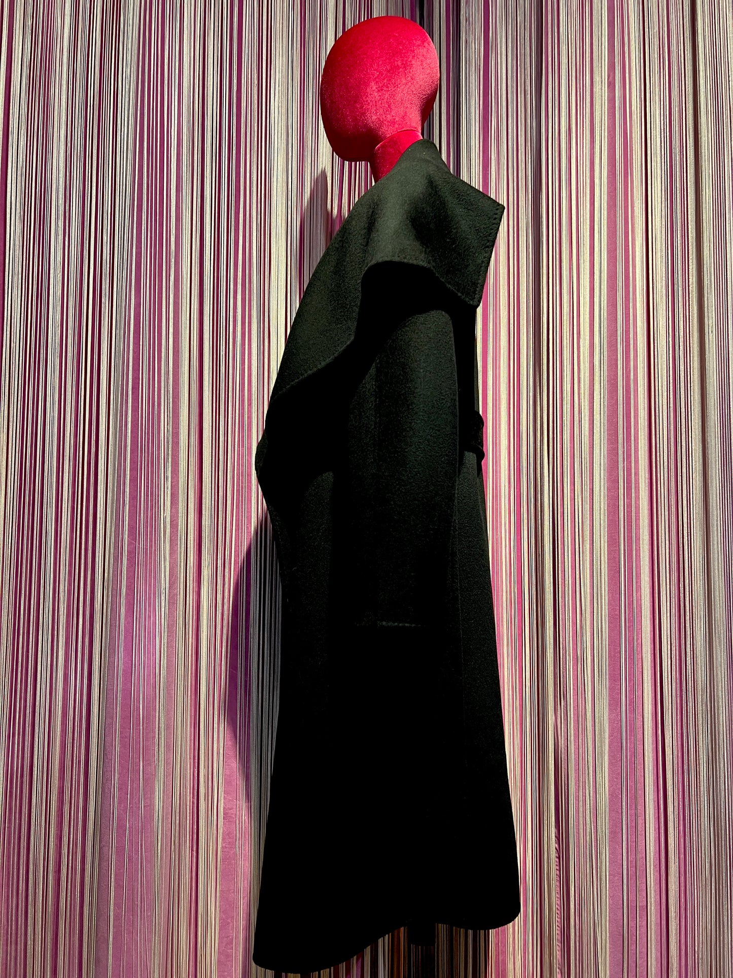 The room cappotto con collo sciallato nero