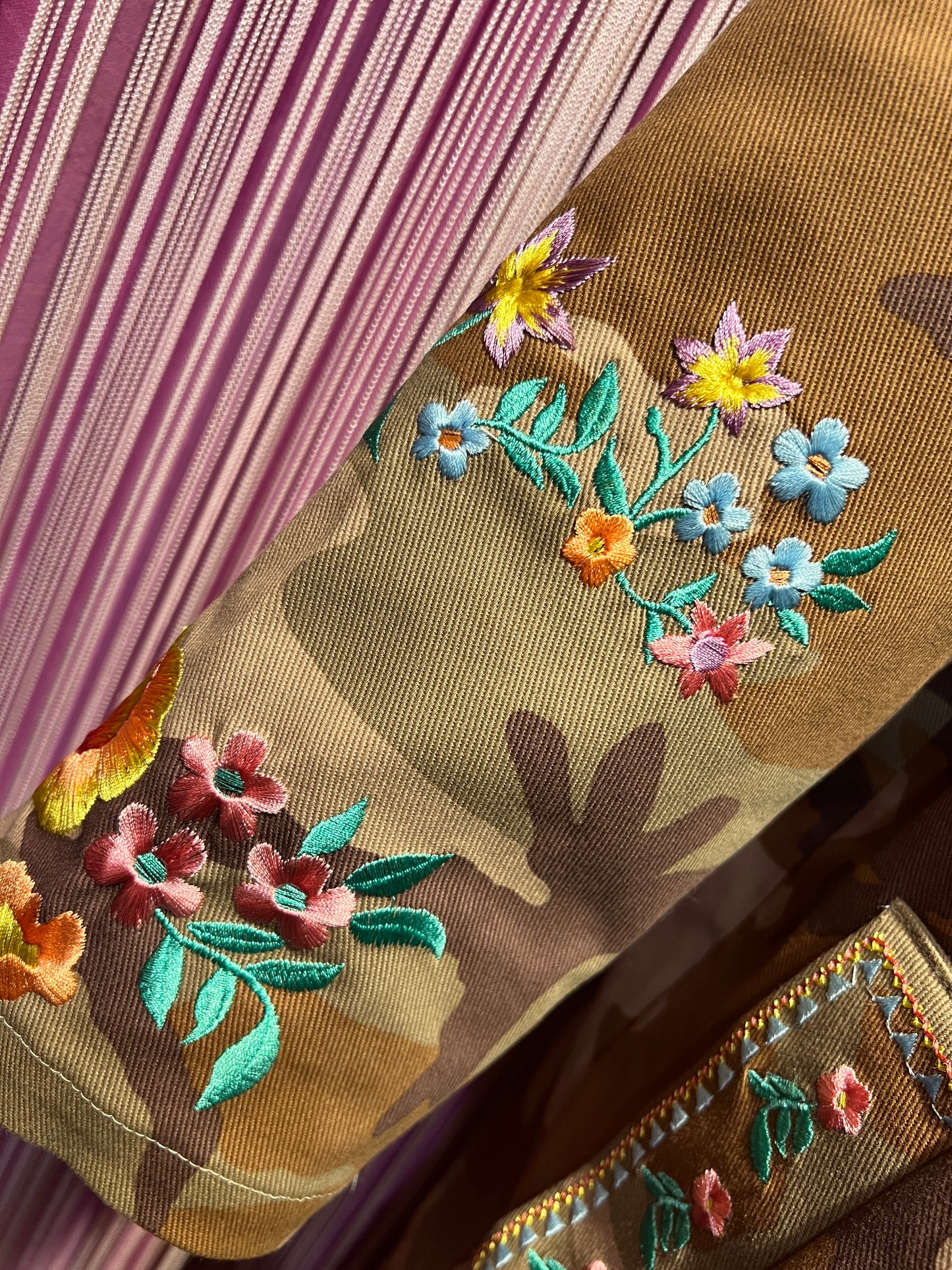 5 Progress cappotto doppiopetto camouflage con decorazioni floreali