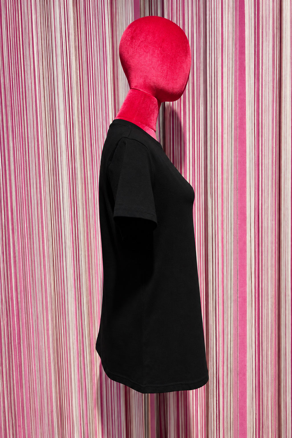 The room t shirt nera con decorazioni paillettes e perline