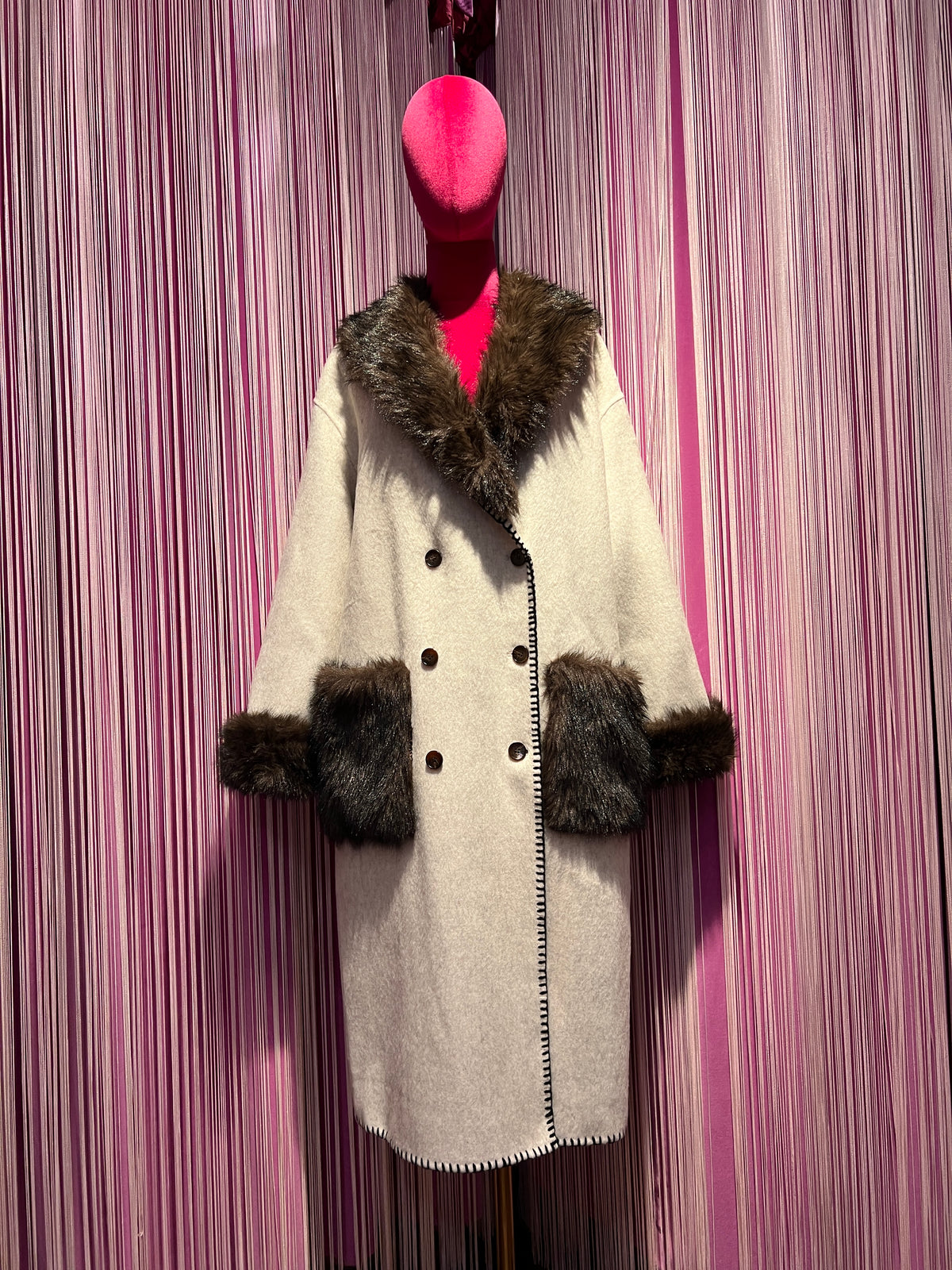 Front street cappotto doppiopetto panna con pelliccia collo (rimovibile ) polsi e tasche