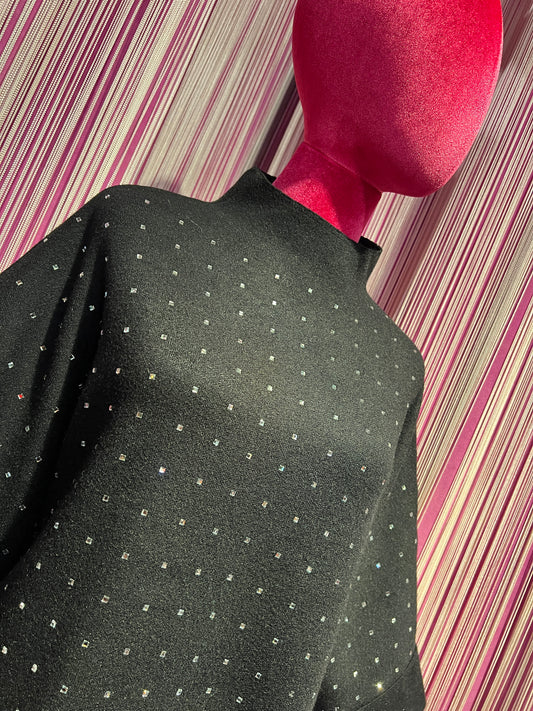 The Room completo nero maglia con cristalli collo a cratere e maniche a 3/4, pantalone palazzo con elastico in vita