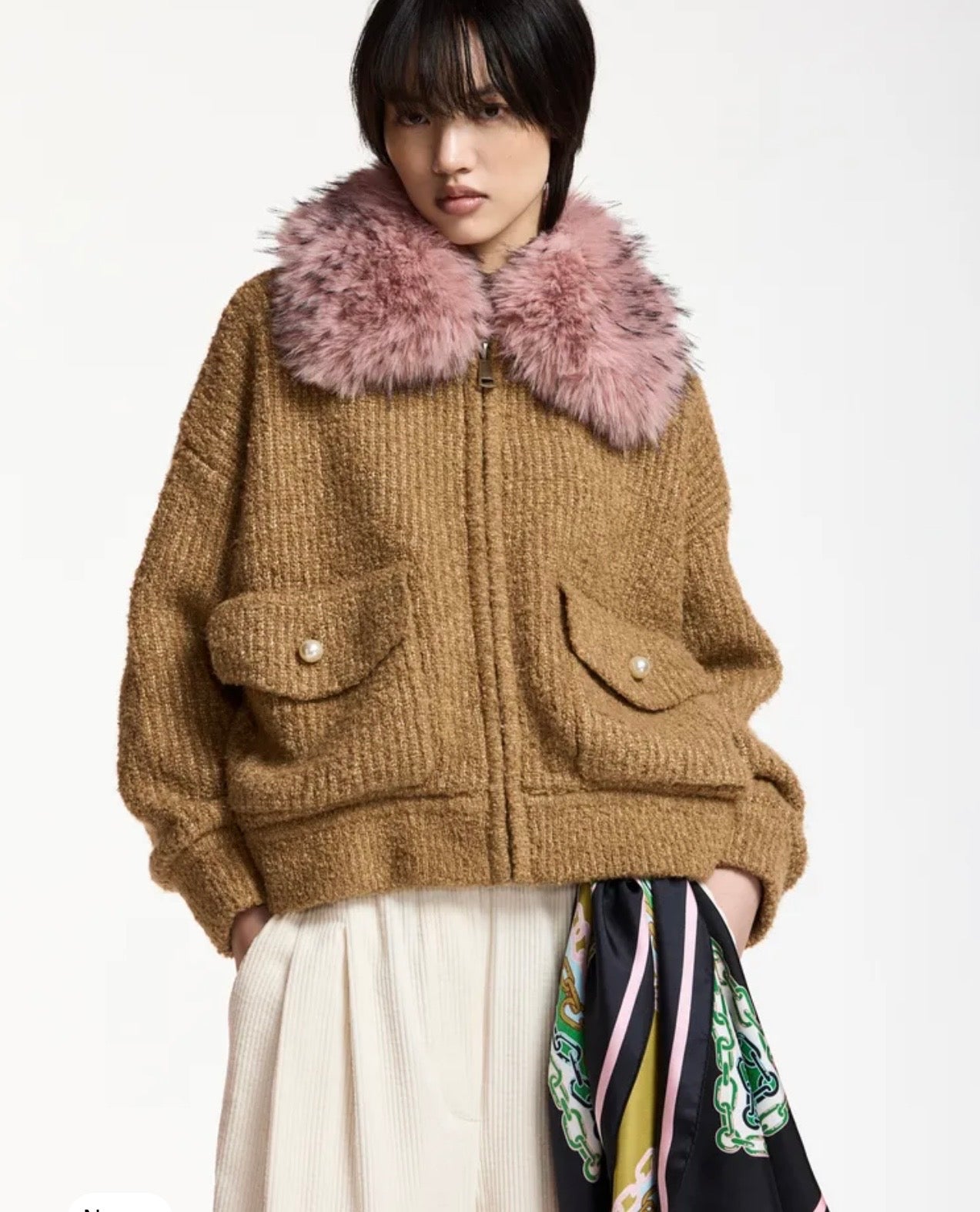 Essentiel antwerp giacca bomber cammello in tessuto boucle’ collo removibile in ecopelliccia rosa chiaro