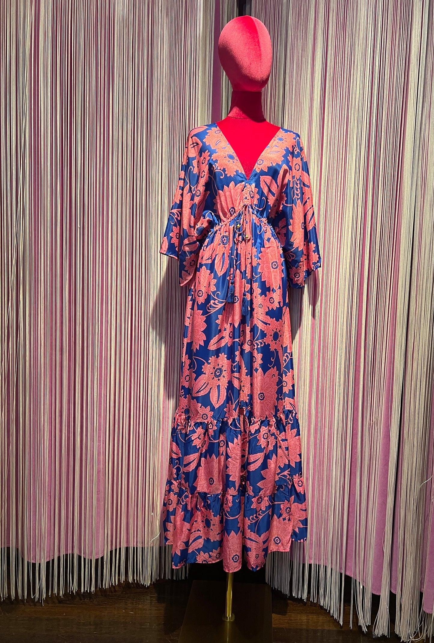 Mon amour Paris abito lungo con balze in seta scollato fantasia floreale azzurro e rosa