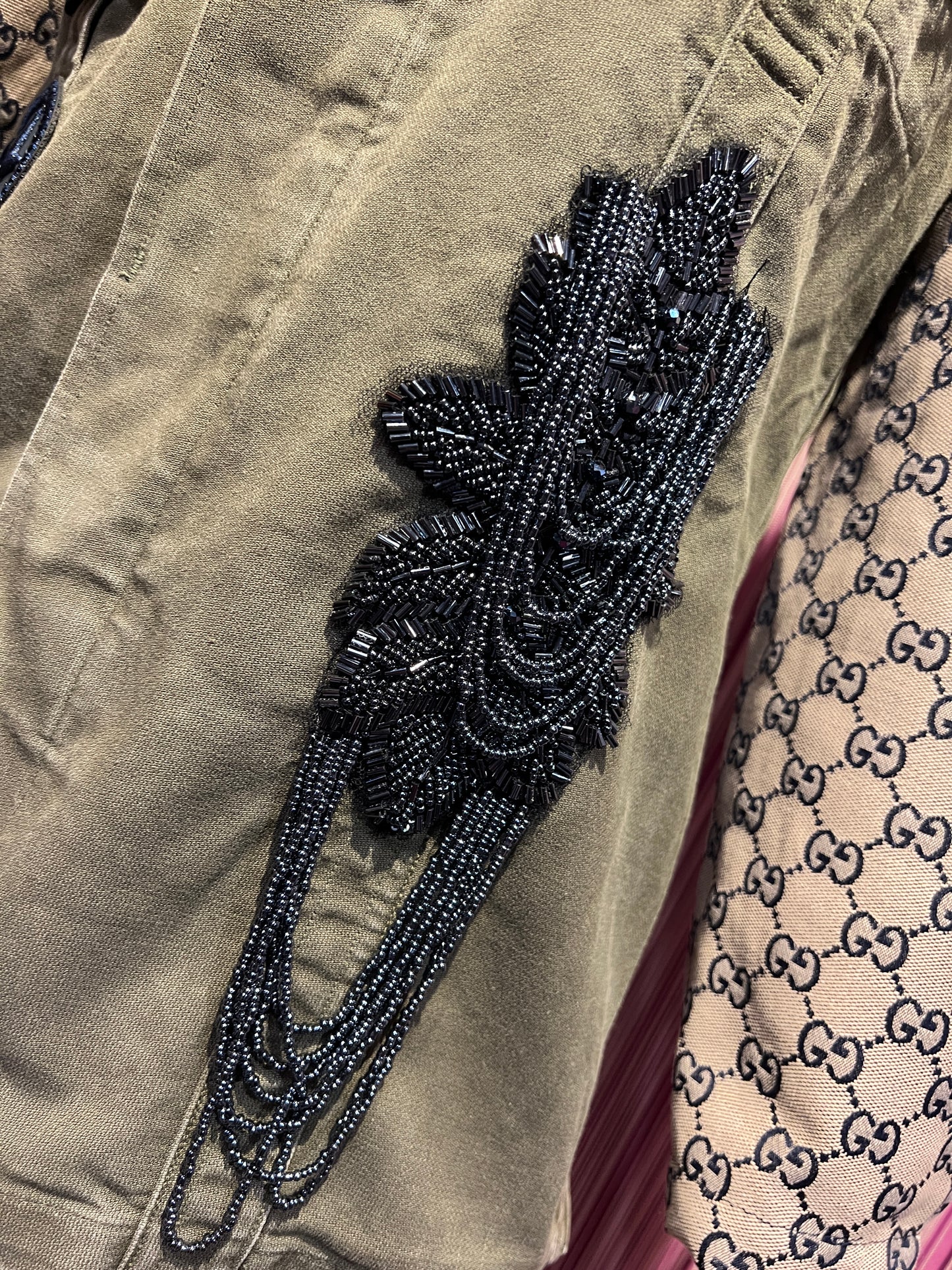 ABpink 🩷 la verdina , giacca militare con patch api perline blu e tessuto GG