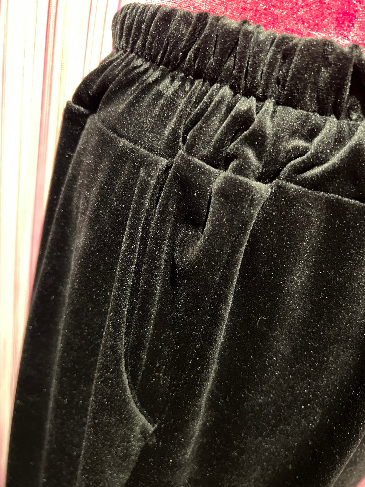 The room completo velluto nero maglia collo anello e pantalone con elastico in vita e tasche