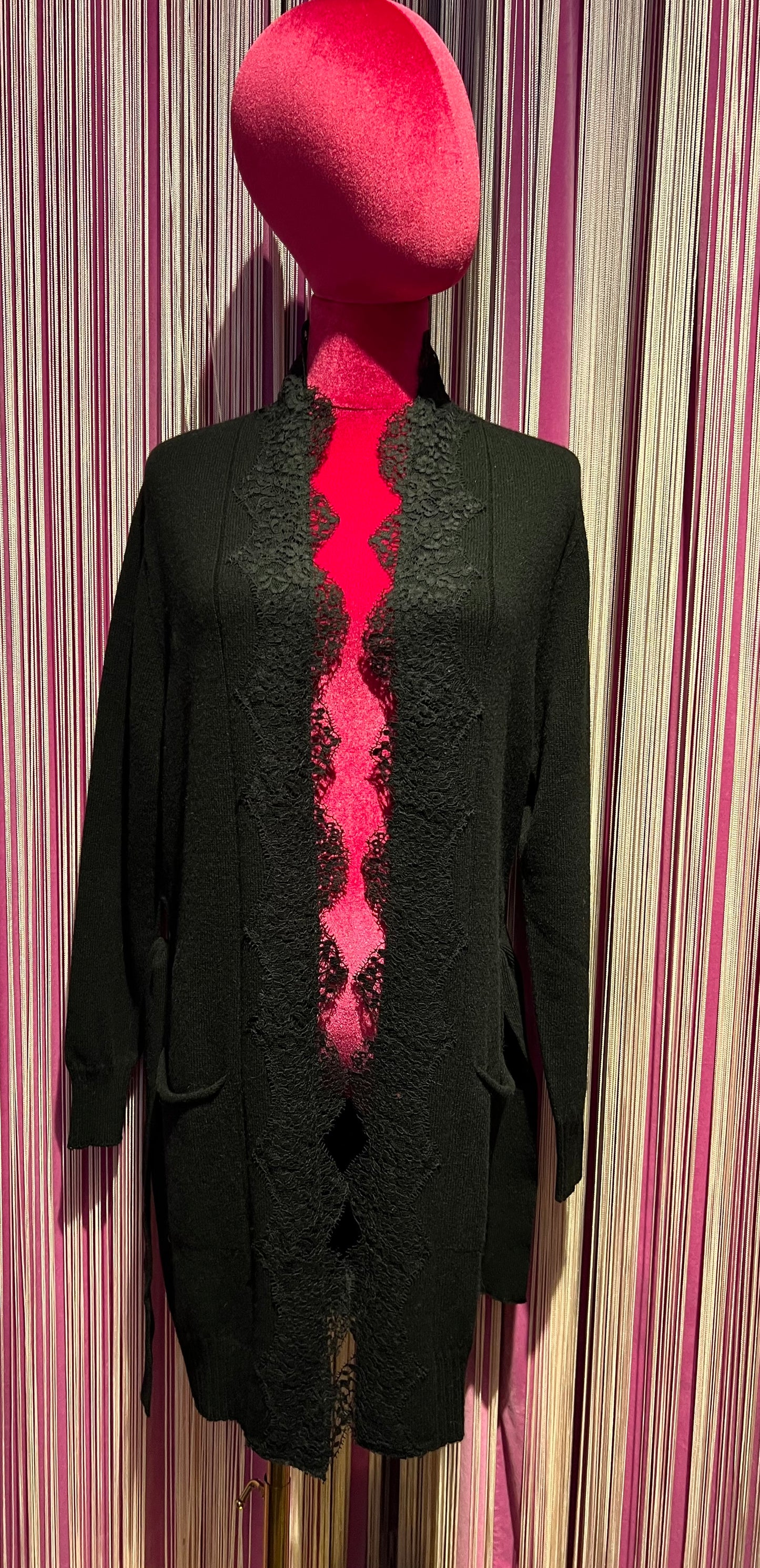 Pink memories cardigan in cachemire con cintura e pizzo nero