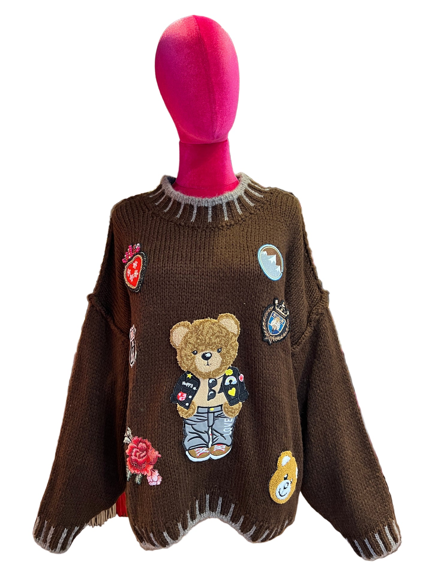 ABpink 🩷maglia over cioccolato con profili grigi , patch teddy , cuore sacro e fiore ricamato