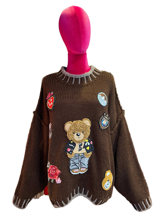 ABpink 🩷maglia over cioccolato con profili grigi , patch teddy , cuore sacro e fiore ricamato