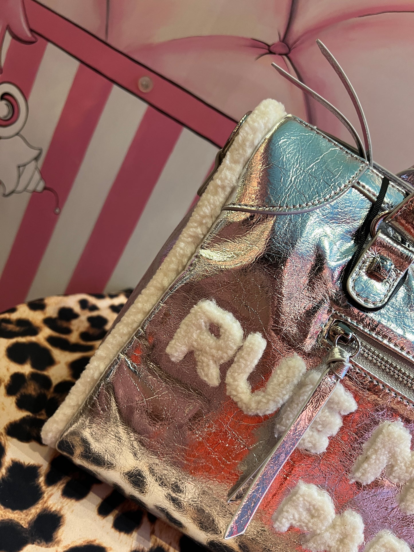Rue Madam Paris borsa due manici argento ecopelliccia bianca con tracolla Shine tote