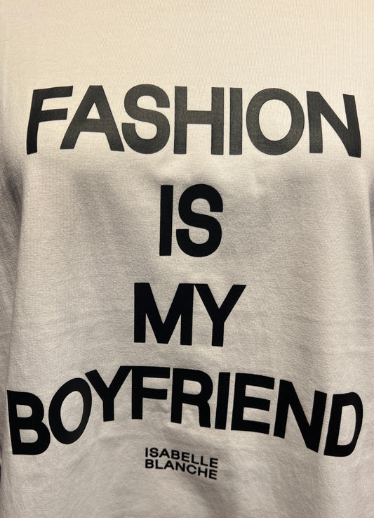Isabelle Blanche Paris t shirt di cotone over bianca con stampa “ Fashion is my boyfriend “nera
