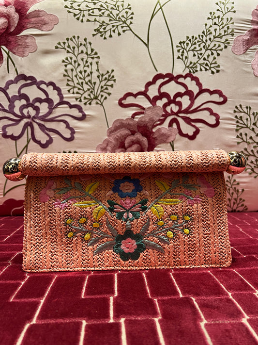 Borsa con tracolla in rafia ed ecopelle, ricami floreali e chiusura magnetica ,colore rosa cipria