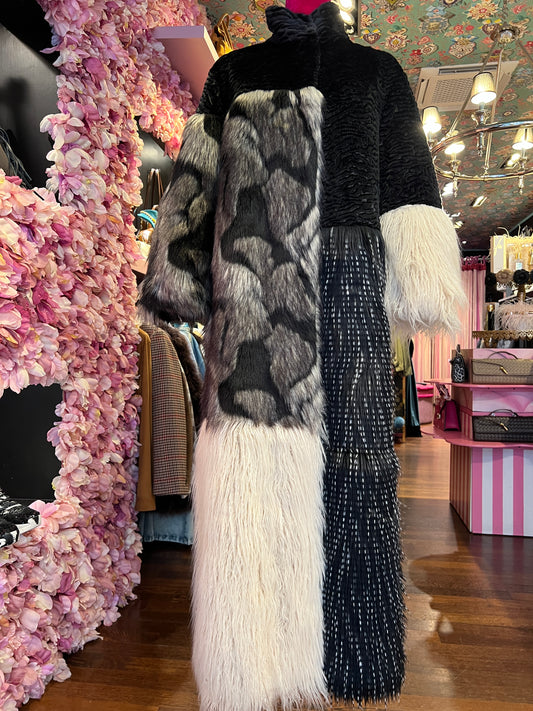 Uncommon cappotto lungo ecopelliccia astrakan nero panna