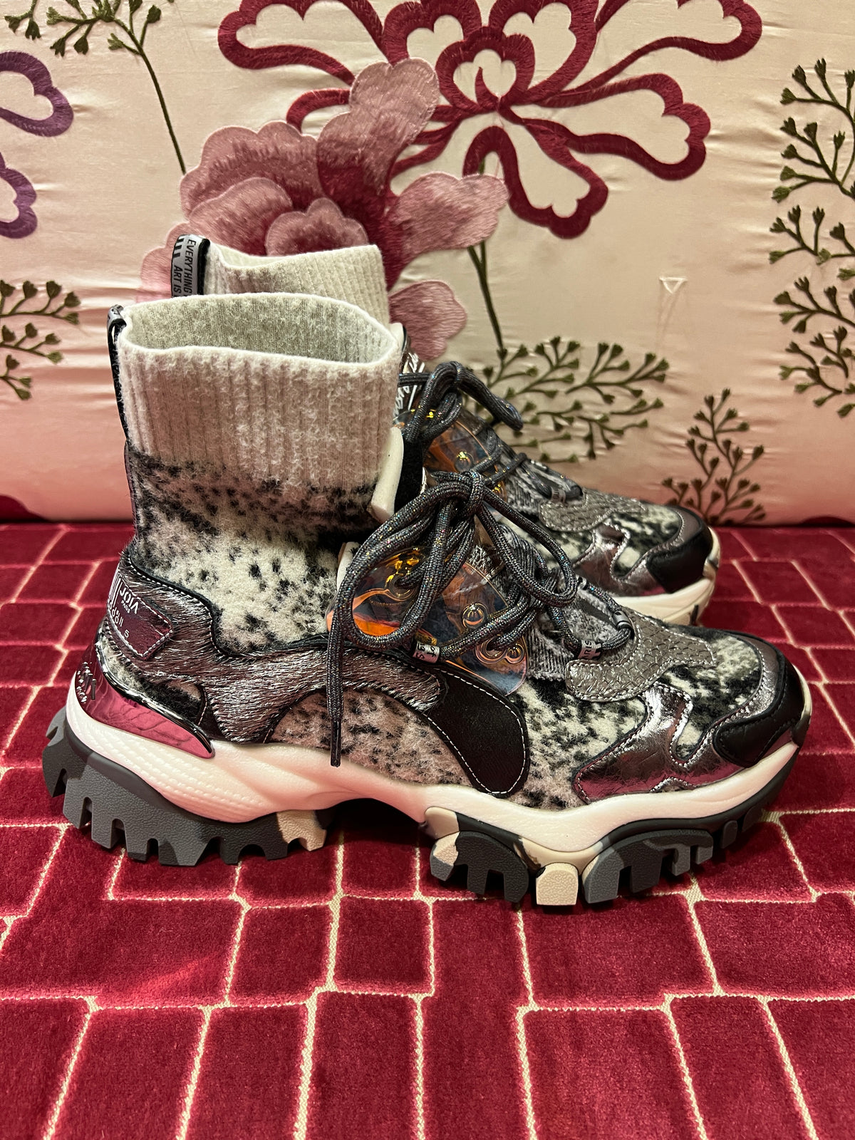 Joia Paris sneaker con calzino ,dettagli animalier effetto cavallino e inserti metallici