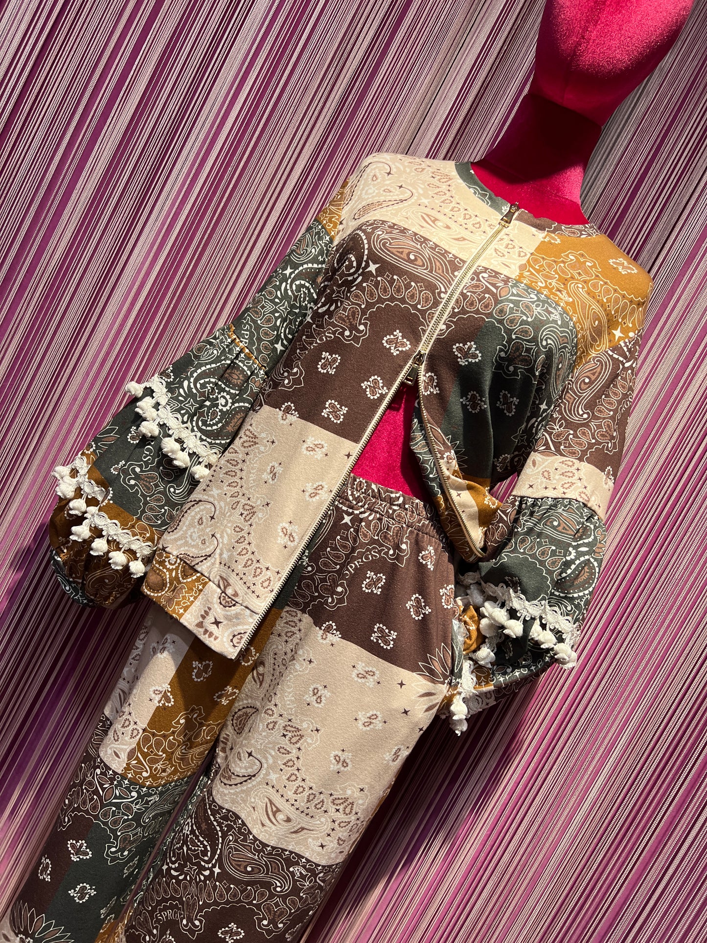 5 Progress completo fantasia bandana in felpa giacchino con zip , maniche balloon decorazioni pon pon , pantalone jogging con elastico in vita