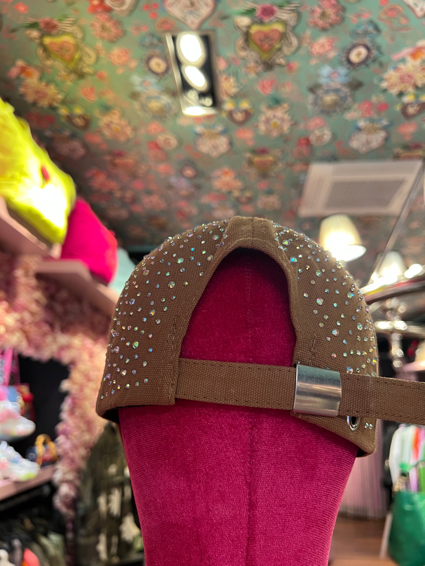 Love & roses cappello con visiera con cristalli misura regolabile