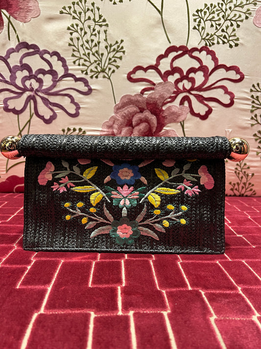 Borsa con tracolla in  rafia ed ecopelle ,  ricami floreali e chiusura magnetica , colore nero