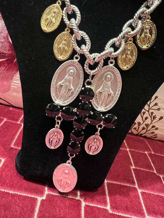 TittiBi collana catena argentata con croce zirconi neri charms immagini sacre dorati e argentati