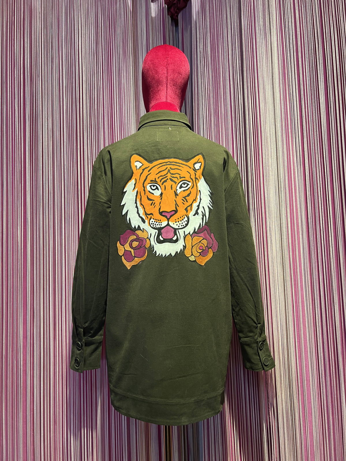 ABpink🩷 giacca Charlotte verde militare con patch tigre cuore stella maculati sul retro tigre vestibilita’ 40/44