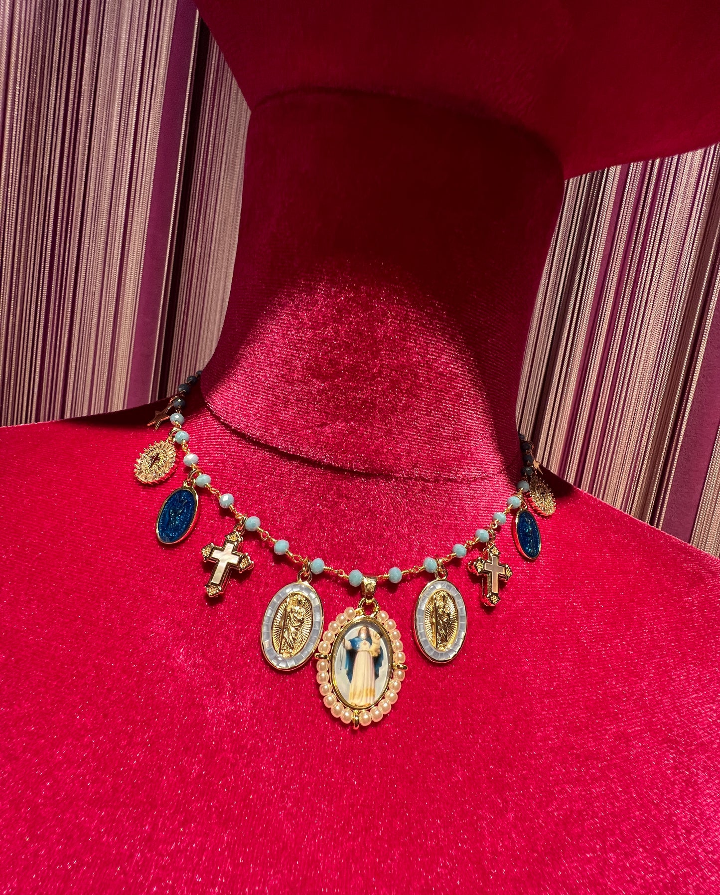 Principessa glam collana girocollo perline celesti charms immagini sacre