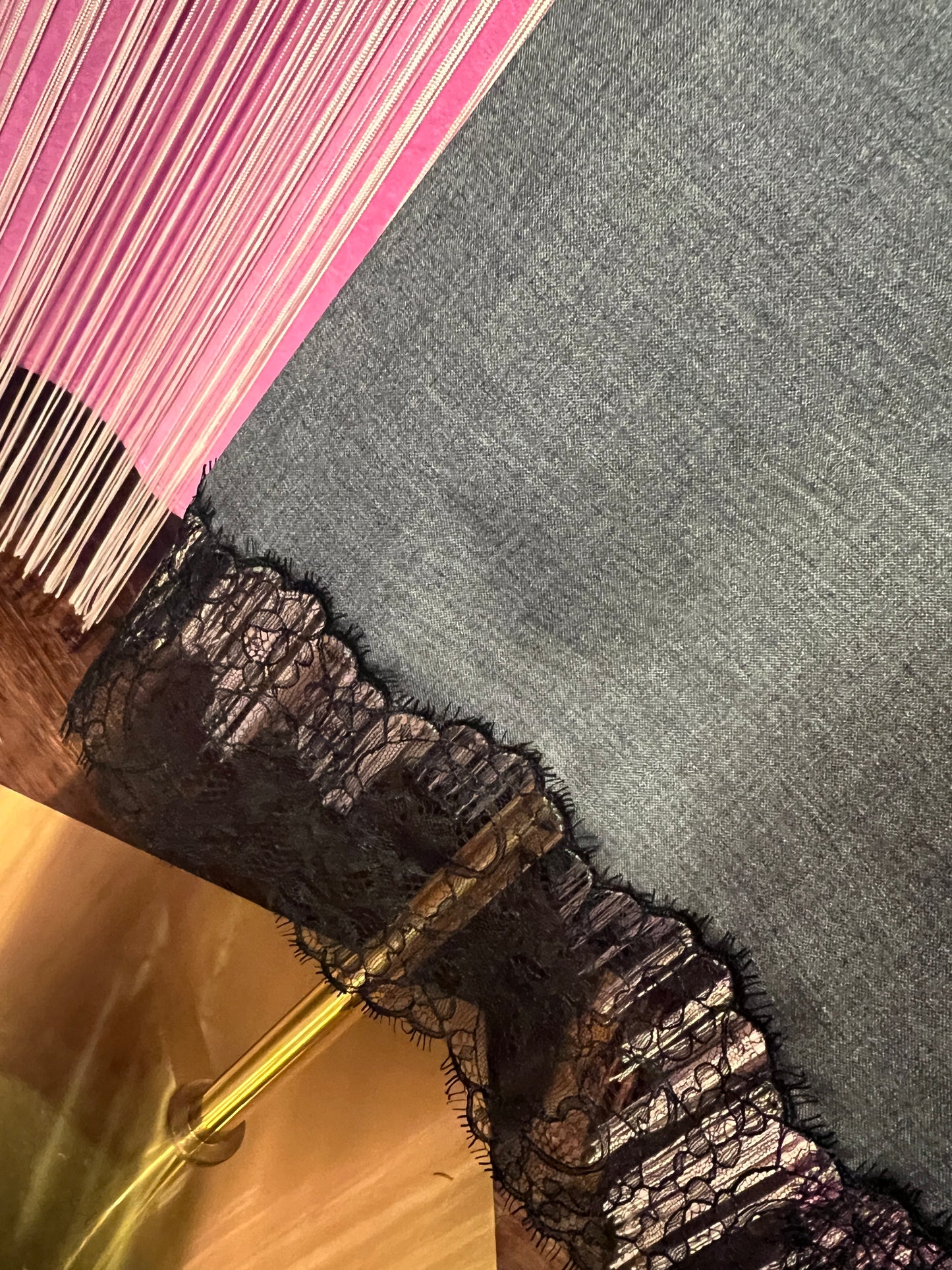 Semicouture gonna con elastico in vita grigio medio davanti ,nera dietro con bordo in pizzo